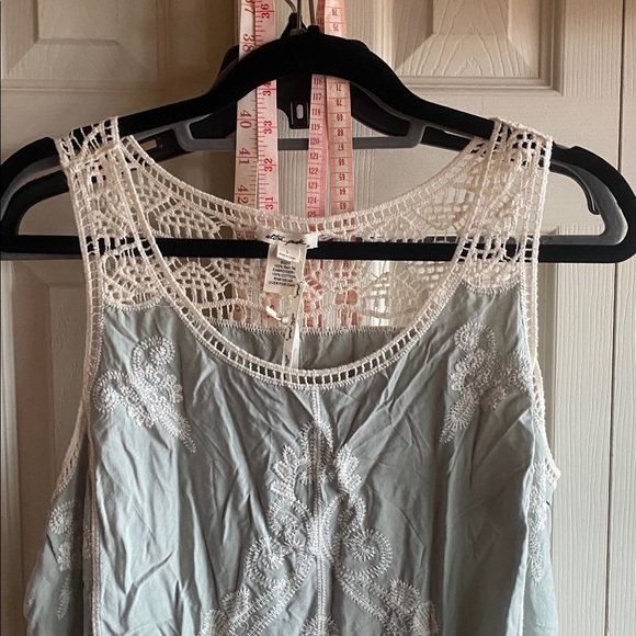 Ultra Pink NWT Soft Green & Cream Crochet Scoop Neck 100% Rayon Blouse Large - Picture 4 of 11